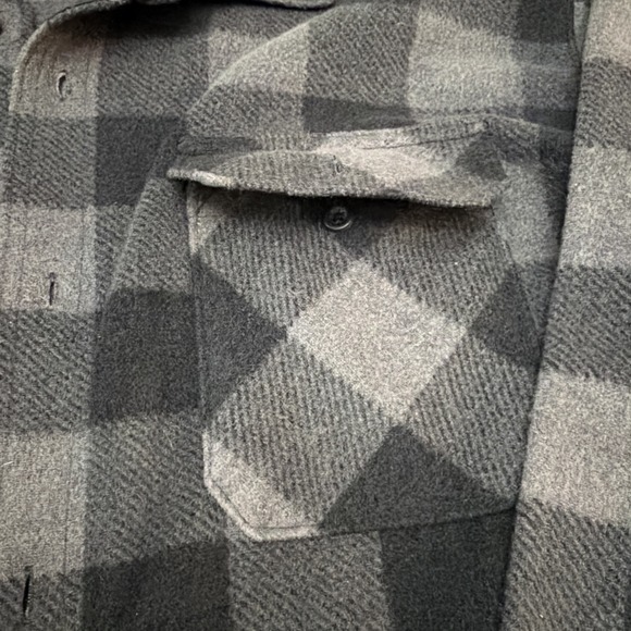 Wrangler RED Plaid Flannel Shirt Men's XXL Gray‎ Black Button Front.      3820 - Picture 4 of 8